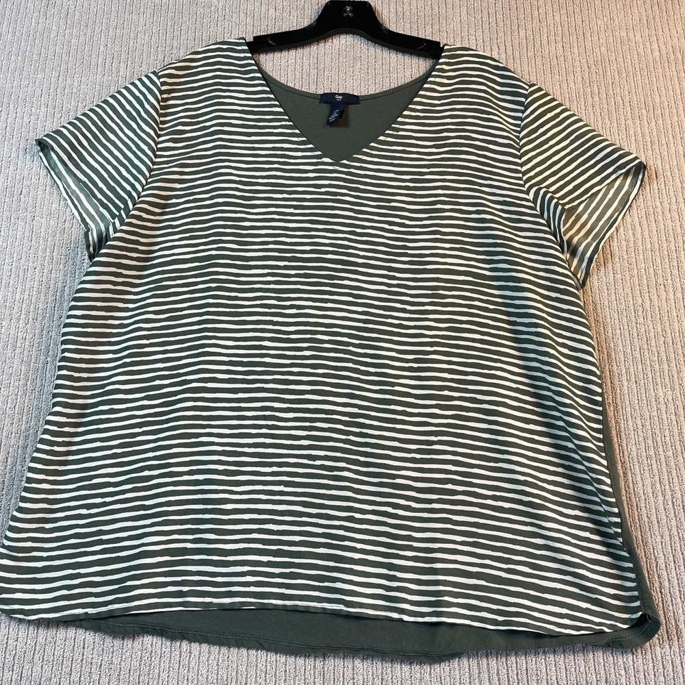 Gap Top Women's XXL Green Neutral‎ V Neck Flowy Mixed Media Satin Old Money